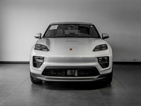 Certified 2025 Porsche Macan 4 Electric image 10