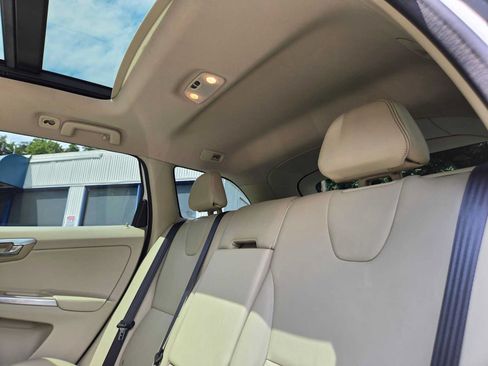 Used 2016 Volvo XC60 T5 Premier w/ Proximity Package FWD image 17