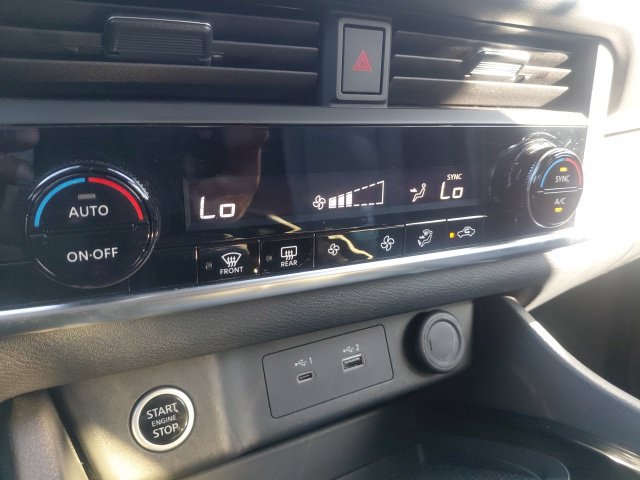 Used 2023 Nissan Rogue SV FWD image 24