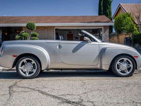 Used 2005 Chevrolet SSR image 9