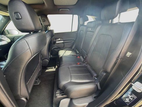 Used 2023 Mercedes-Benz GLB 250 4MATIC w/ Premium Package image 30