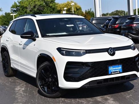 New 2026 Volkswagen Tiguan SE R-Line AWD/4WD image 2
