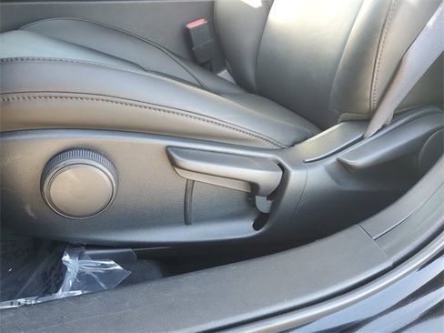 Certified 2025 MAZDA MAZDA3 s Sport image 18