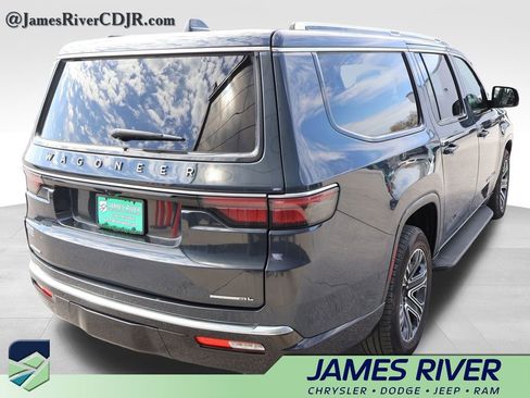 Used 2023 Jeep Wagoneer L Series II image 5