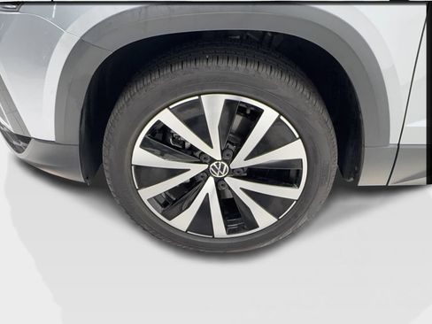 Used 2023 Volkswagen Taos SE w/ Panoramic Sunroof Package FWD image 13
