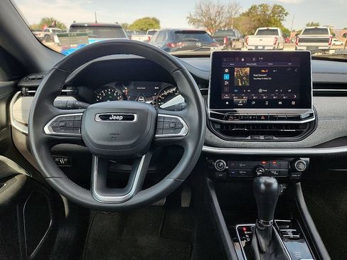 Used 2023 Jeep Compass Latitude AWD/4WD image 6
