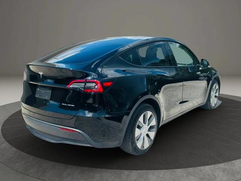 Used 2023 Tesla Model Y Long Range AWD/4WD image 5