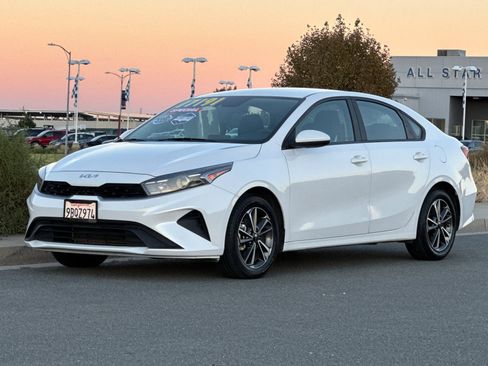 Used 2022 Kia Forte LXS image 8