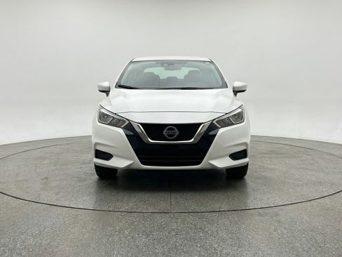 Used 2025 Nissan Versa SV image 2