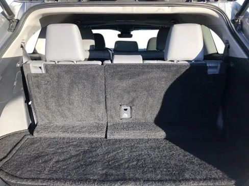 Used 2023 Toyota Highlander XLE FWD image 36