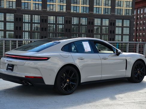 New 2026 Porsche Panamera 4 image 9