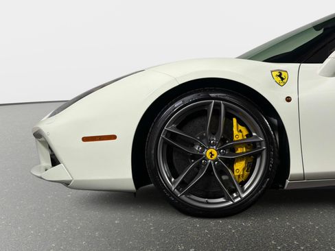 Used 2019 Ferrari 488 GTB RWD image 16