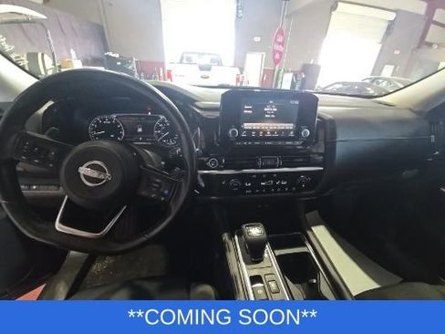 Used 2022 Nissan Pathfinder SV image 3