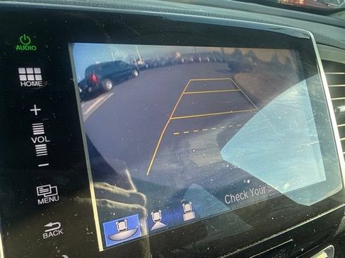 Used 2016 Honda Pilot Touring image 23