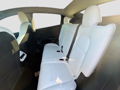 Used 2022 Tesla Model Y Performance image 21