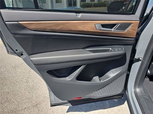 New 2026 Volkswagen Atlas SE image 11