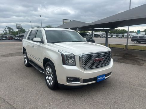 Used 2015 GMC Yukon Denali w/ Open Road Package image 3