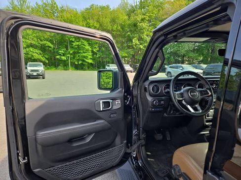 Used 2023 Jeep Wrangler Unlimited Sahara w/ Cold Weather Group AWD/4WD image 16