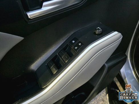 Used 2020 Toyota Highlander XLE image 22