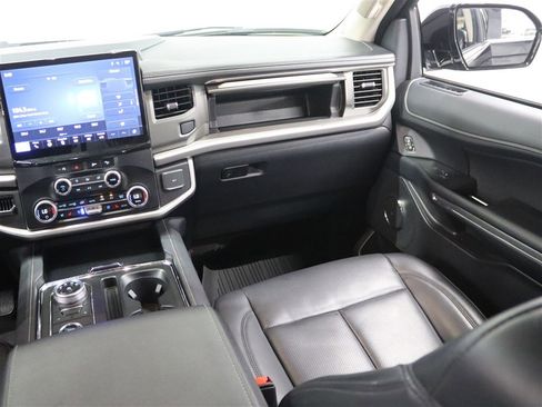 Used 2024 Ford Expedition Max XLT image 23