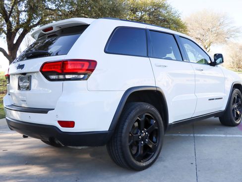 Used 2018 Jeep Grand Cherokee Laredo AWD/4WD image 7