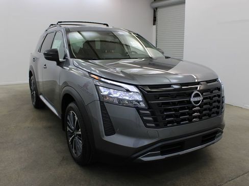 New 2026 Nissan Pathfinder Platinum w/ Cargo Package FWD image 6