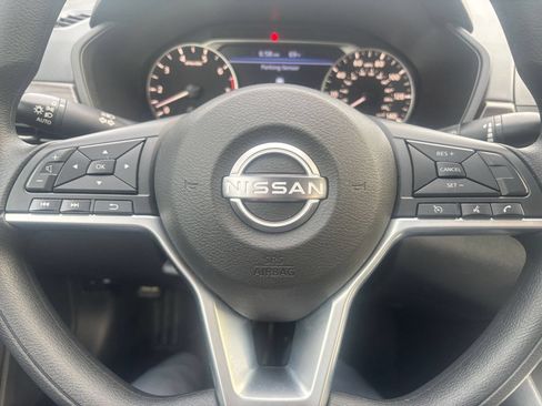 Used 2025 Nissan Altima 2.5 SV FWD image 29