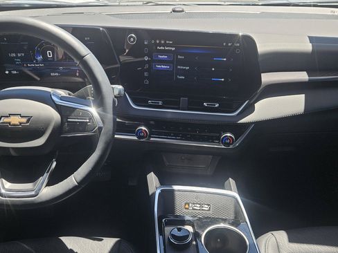 Used 2026 Chevrolet Equinox LT w/ Convenience Package II FWD image 9