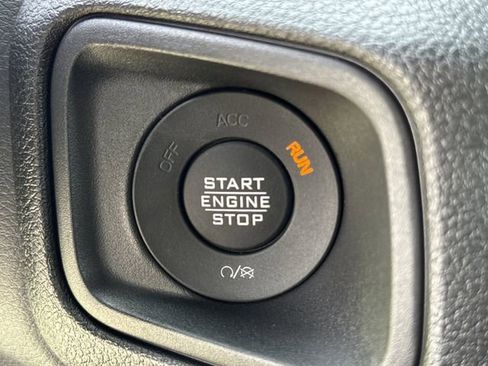 Used 2025 Jeep Wrangler Willys image 37