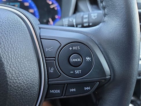 Used 2022 Toyota Corolla Cross XLE image 18