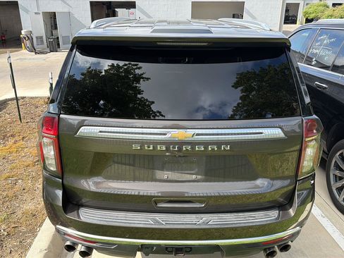 Used 2021 Chevrolet Suburban High Country w/ Premium Package AWD/4WD image 6