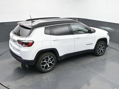 Used 2025 Jeep Compass Limited AWD/4WD image 37