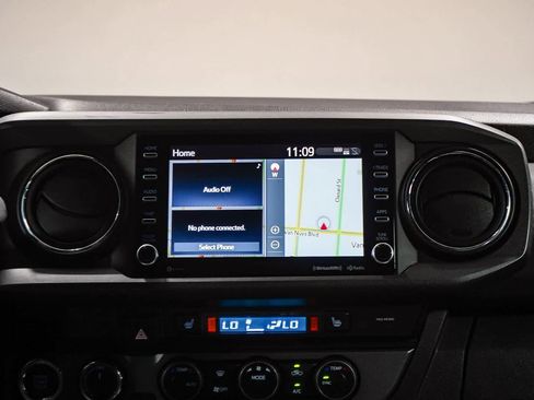 Used 2020 Toyota Tacoma TRD Off-Road w/ Technology Package AWD/4WD image 11