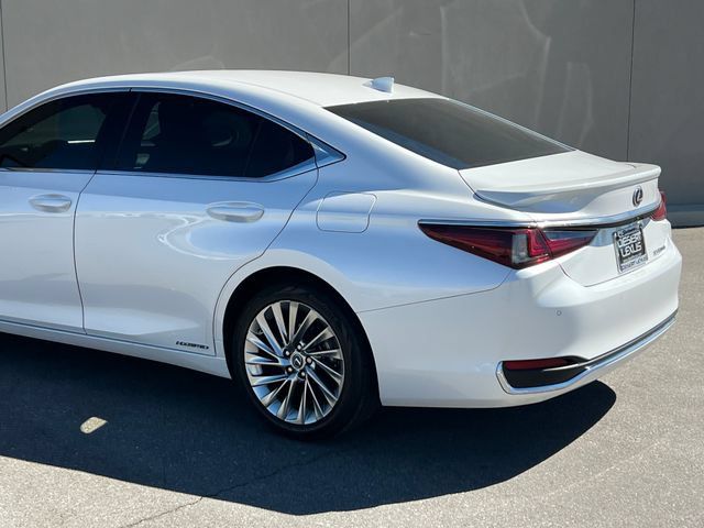 Used 2021 Lexus ES 300h w/ Accessory Package FWD image 7