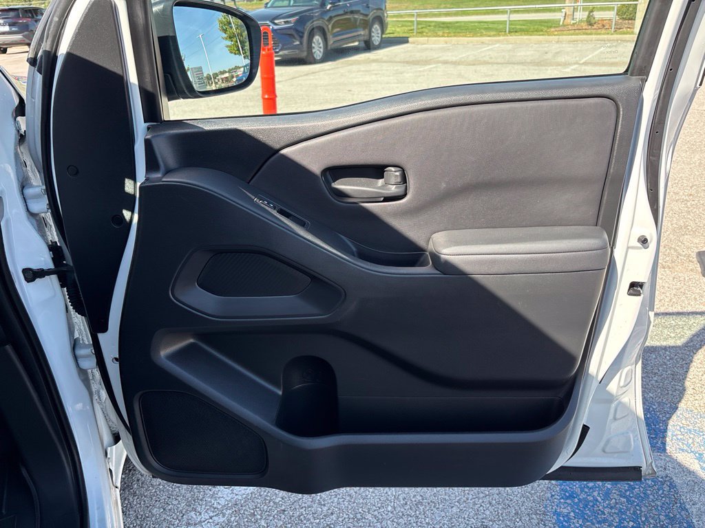 Used 2024 Nissan Frontier S RWD image 12