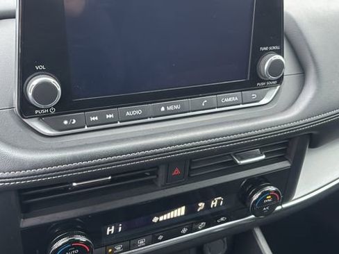 Used 2024 Nissan Rogue SV image 21