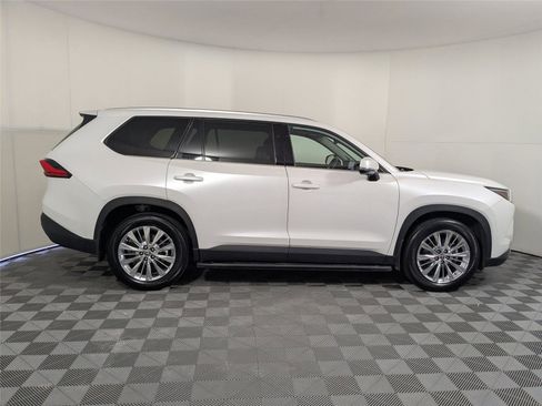 Used 2024 Toyota Grand Highlander Platinum image 4