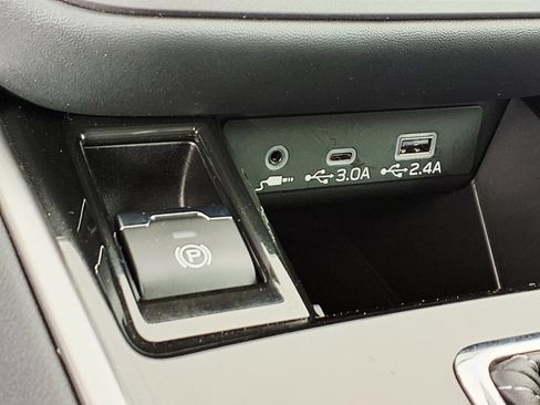 Used 2025 Subaru Outback Premium w/ Popular Package #1A AWD/4WD image 22