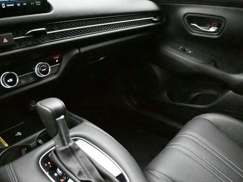 Used 2024 Honda HR-V EX-L image 4