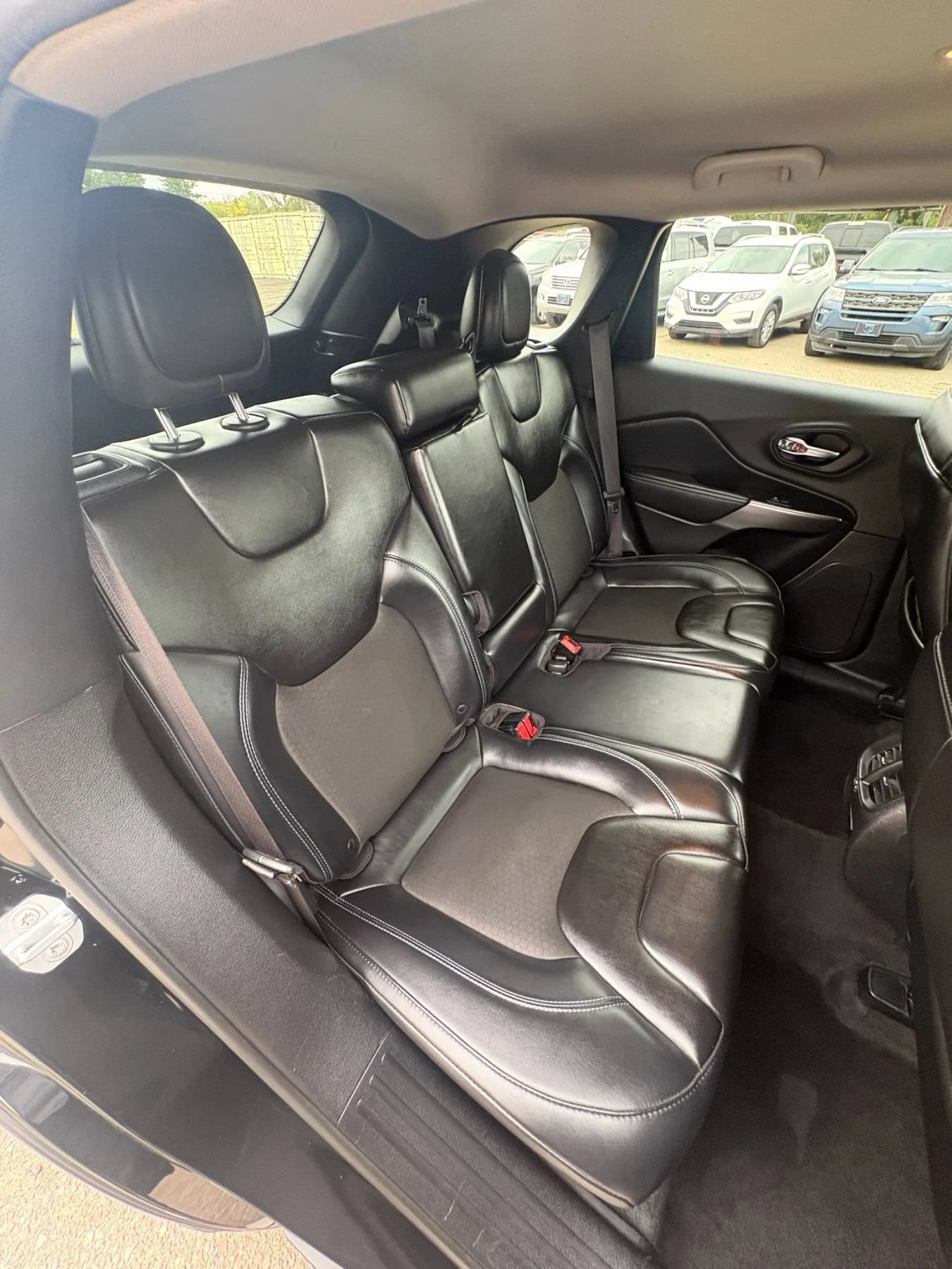 Used 2019 Jeep Cherokee Latitude Plus AWD/4WD image 37