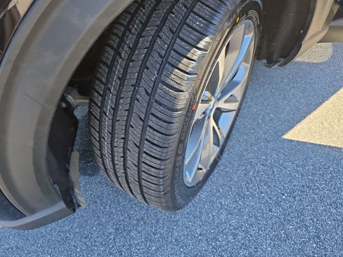 Used 2025 Ford Explorer Platinum w/ Ultimate Package image 32