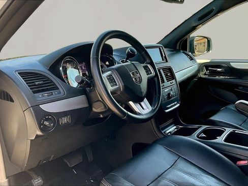 Used 2019 Dodge Grand Caravan GT FWD image 18