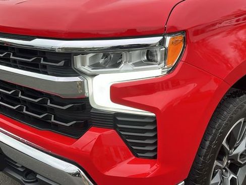 Used 2024 Chevrolet Silverado 1500 LT AWD/4WD image 7