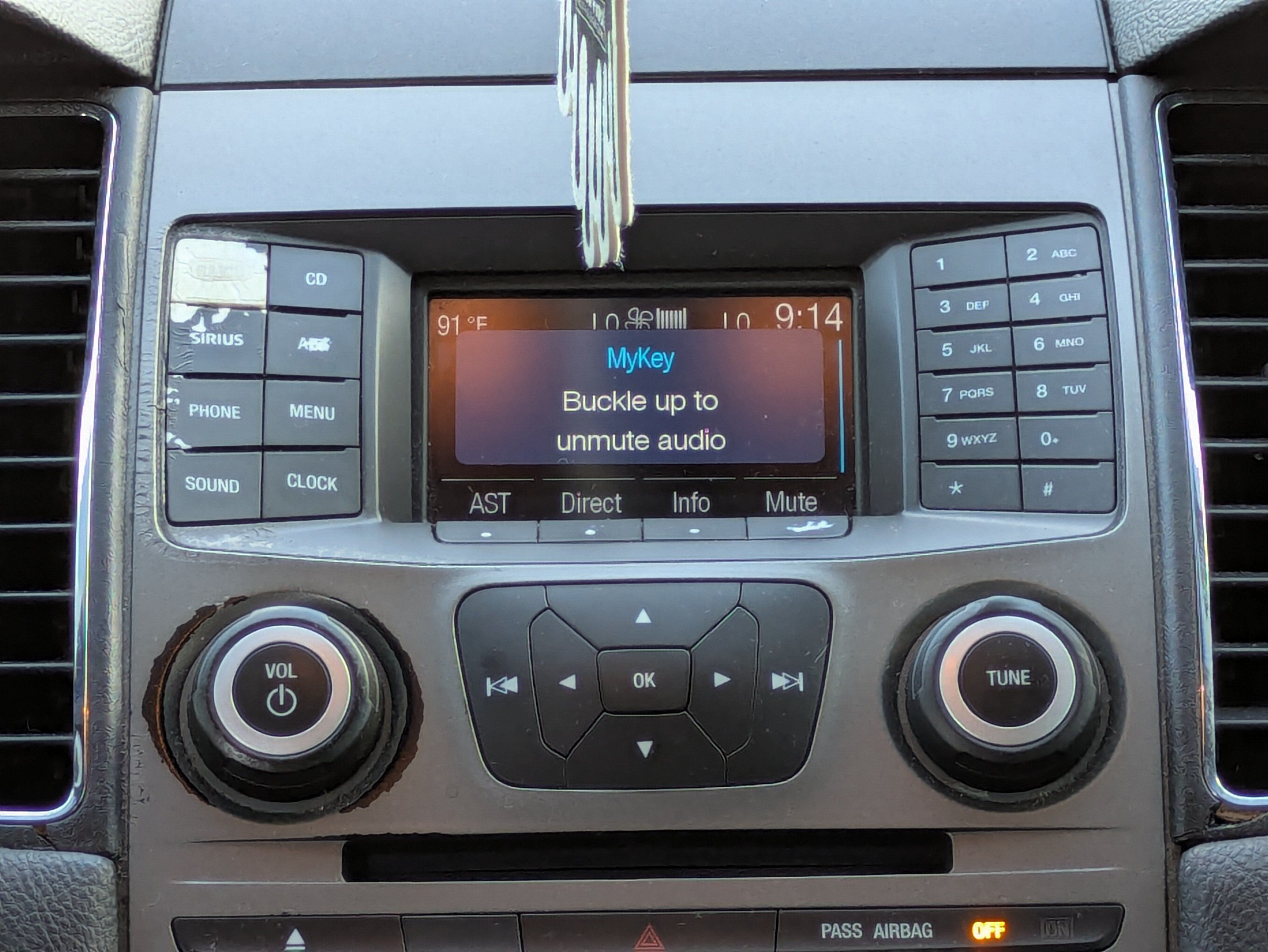 Used 2015 Ford Taurus SEL FWD image 17