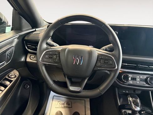 Used 2025 Buick Envista Sport Touring w/ Experience Buick Package FWD image 10