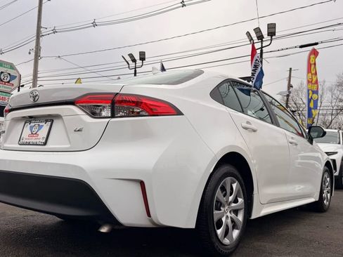 Used 2025 Toyota Corolla LE image 9