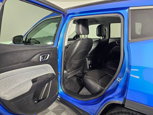 Used 2022 Jeep Compass Latitude FWD image 31