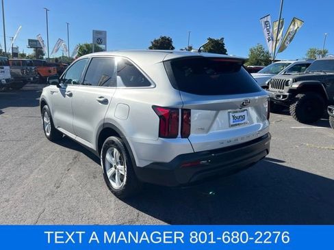 Used 2021 Kia Sorento LX AWD/4WD image 3
