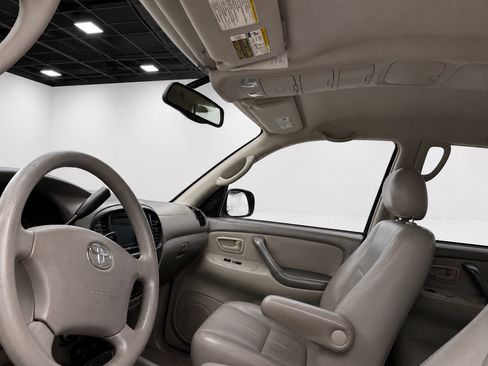 Used 2007 Toyota Sequoia SR5 AWD/4WD image 5