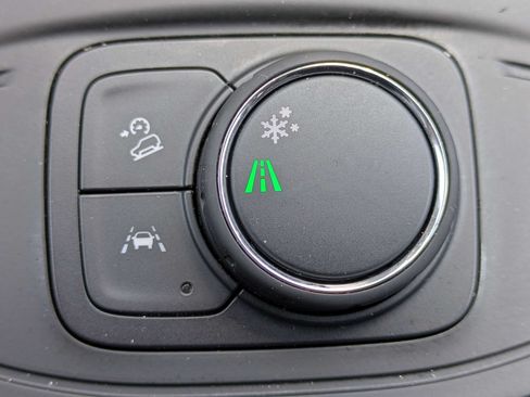 Used 2024 GMC Terrain SLE FWD image 25